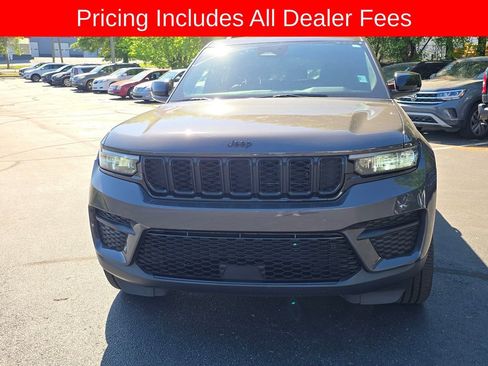 Used 2023 Jeep Grand Cherokee Altitude RWD image 8