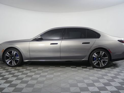 Certified 2025 BMW 740i RWD image 6