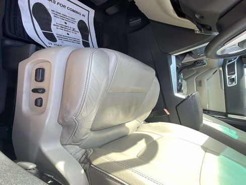 Used 2014 Ford Explorer XLT w/ Equipment Group 202A image 16