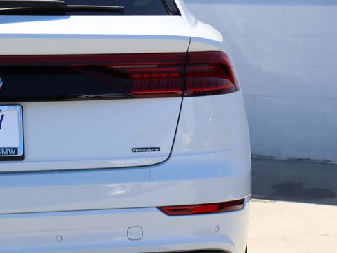 Used 2020 Audi Q8 Premium image 27