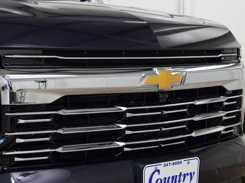 New 2025 Chevrolet Suburban Premier image 11