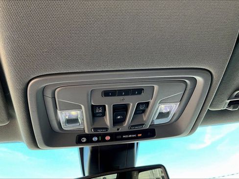 Used 2020 GMC Sierra 1500 SLT w/ SLT Premium Plus Package image 18