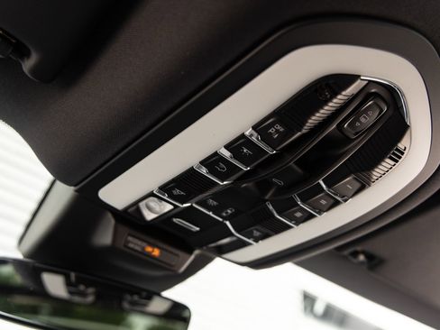 Certified 2026 Porsche Macan AWD/4WD image 19