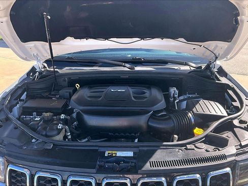 Used 2017 Jeep Grand Cherokee Limited w/ Luxury Group II image 31