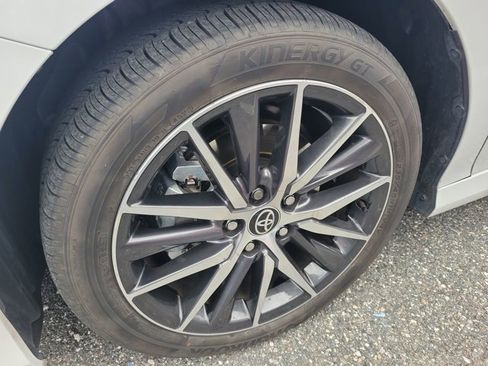 Used 2023 Toyota Camry XLE image 12