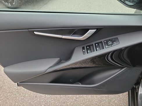 Certified 2025 Kia Niro EX FWD image 17