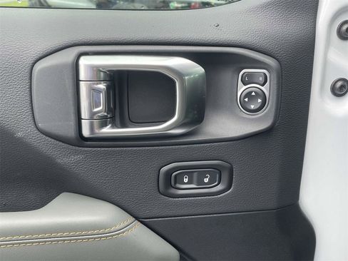 New 2025 Jeep Gladiator Mojave w/ Convenience Group image 30