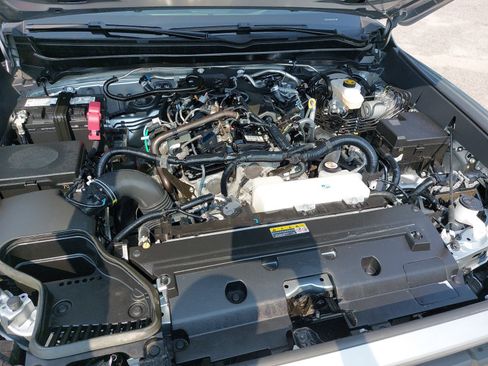 Used 2025 Toyota Tacoma TRD Sport AWD/4WD image 32