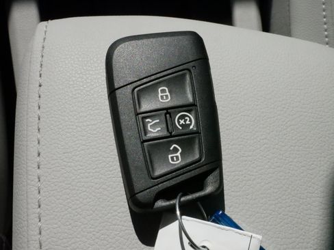 Certified 2024 Volkswagen Tiguan SE w/ Panoramic Sunroof Package image 31