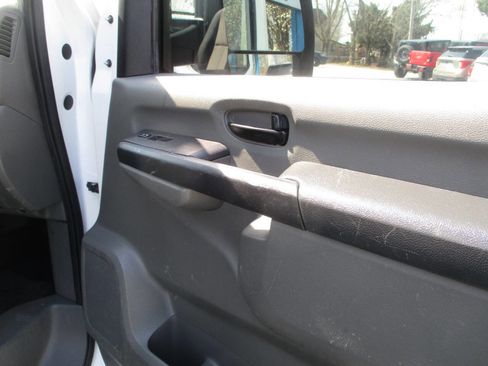 Used 2019 Nissan NV 2500 SV image 10