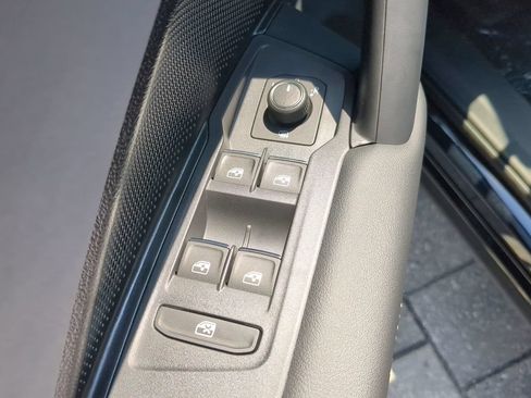 New 2026 Volkswagen Tiguan SE R-Line FWD image 18