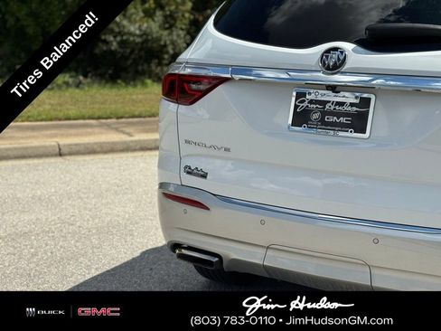 Used 2023 Buick Enclave Essence image 14