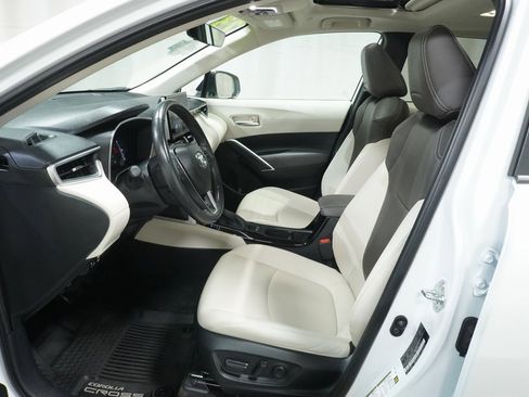 Certified 2023 Toyota Corolla Cross XLE image 11