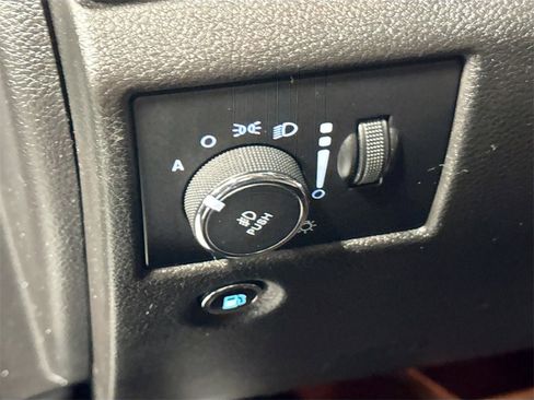 Used 2019 Jeep Grand Cherokee Altitude image 6