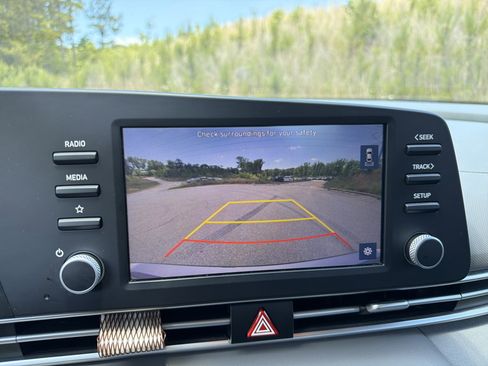 Used 2022 Hyundai Elantra SEL FWD image 7