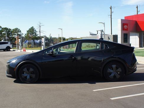 Used 2024 Toyota Prius LE image 11