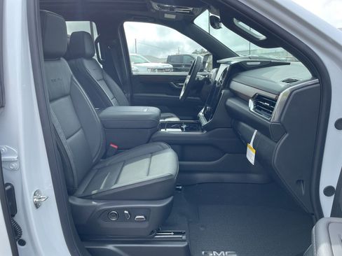 New 2026 GMC Yukon Denali w/ Denali Reserve Package AWD/4WD image 34
