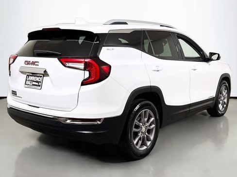 Used 2022 GMC Terrain SLT w/ Infotainment Package II FWD image 4