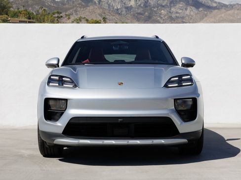 Used 2025 Porsche Macan 4S Electric image 10