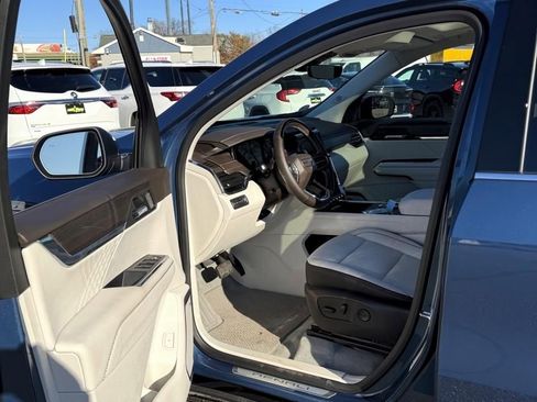 Used 2025 GMC Acadia Denali w/ Super Cruise Package image 15