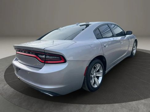 Used 2016 Dodge Charger SXT RWD image 5