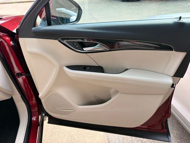 Used 2021 Buick Envision Essence FWD image 24