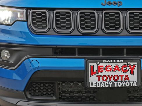 Used 2025 Jeep Compass Latitude w/ Altitude Special Edition image 10