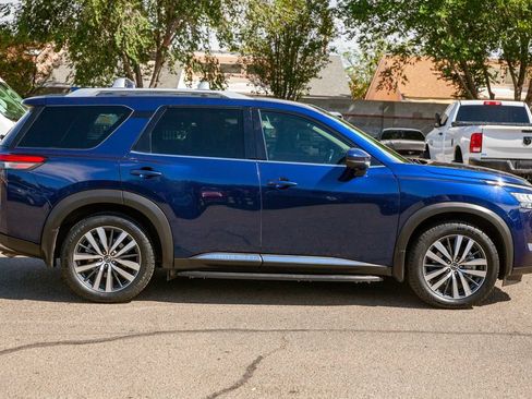 Used 2022 Nissan Pathfinder Platinum w/ Lighting Package (N93) AWD/4WD image 5