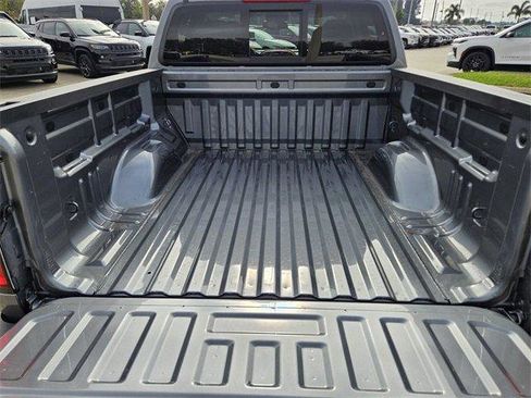 Used 2022 Chevrolet Colorado LT w/ Luxury Package image 13