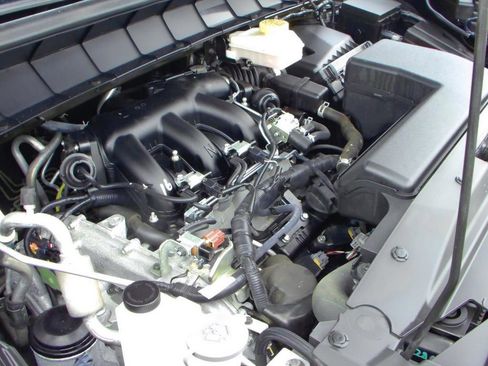 Used 2025 Nissan Pathfinder SV AWD/4WD image 11