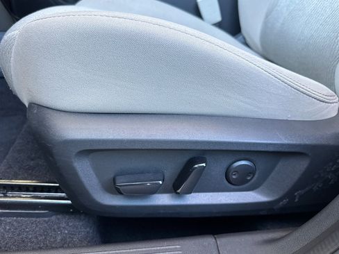 Used 2025 Nissan Rogue SV AWD/4WD image 15