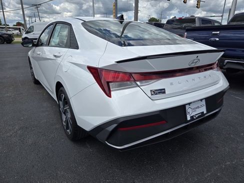 Used 2025 Hyundai Elantra Sport FWD image 7
