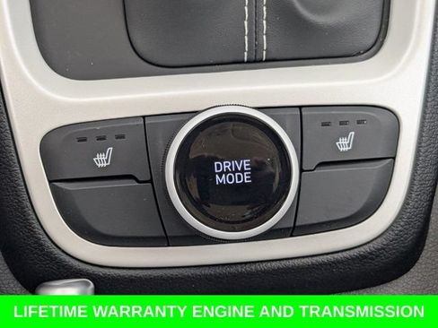 Used 2025 Hyundai Venue Limited FWD image 22