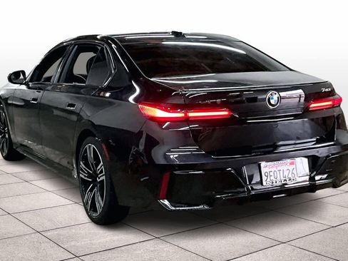 Used 2023 BMW 740i w/ Parking Assistance Package image 14