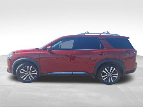 Used 2022 Nissan Pathfinder Platinum w/ Cargo Package AWD/4WD image 4