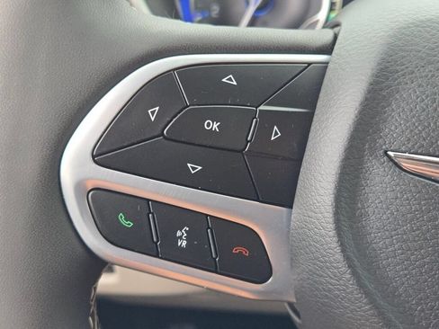 Used 2024 Chrysler Pacifica Touring-L AWD/4WD image 30