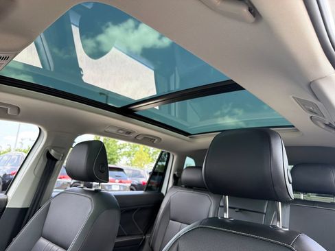 Certified 2023 Volkswagen Tiguan SE FWD image 19