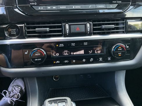 Used 2025 Nissan Pathfinder SV FWD image 22