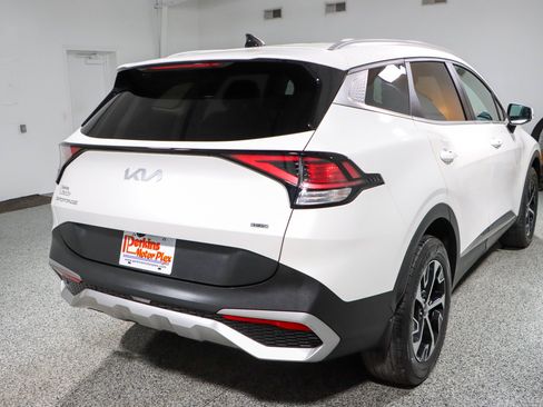 Used 2023 Kia Sportage EX AWD/4WD image 7