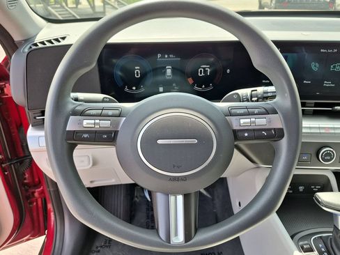 Used 2025 Hyundai Kona SE FWD image 16