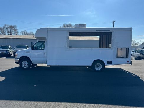 Used 2015 Ford E-450 and Econoline 450 Super Duty w/ Shuttle Bus Prep Package RWD image 5