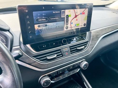 Used 2024 Nissan Altima 2.5 SV w/ SV Premium Package image 21