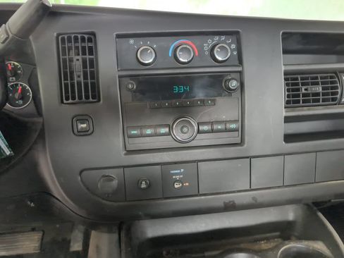 Used 2013 Chevrolet Express 2500 RWD image 13
