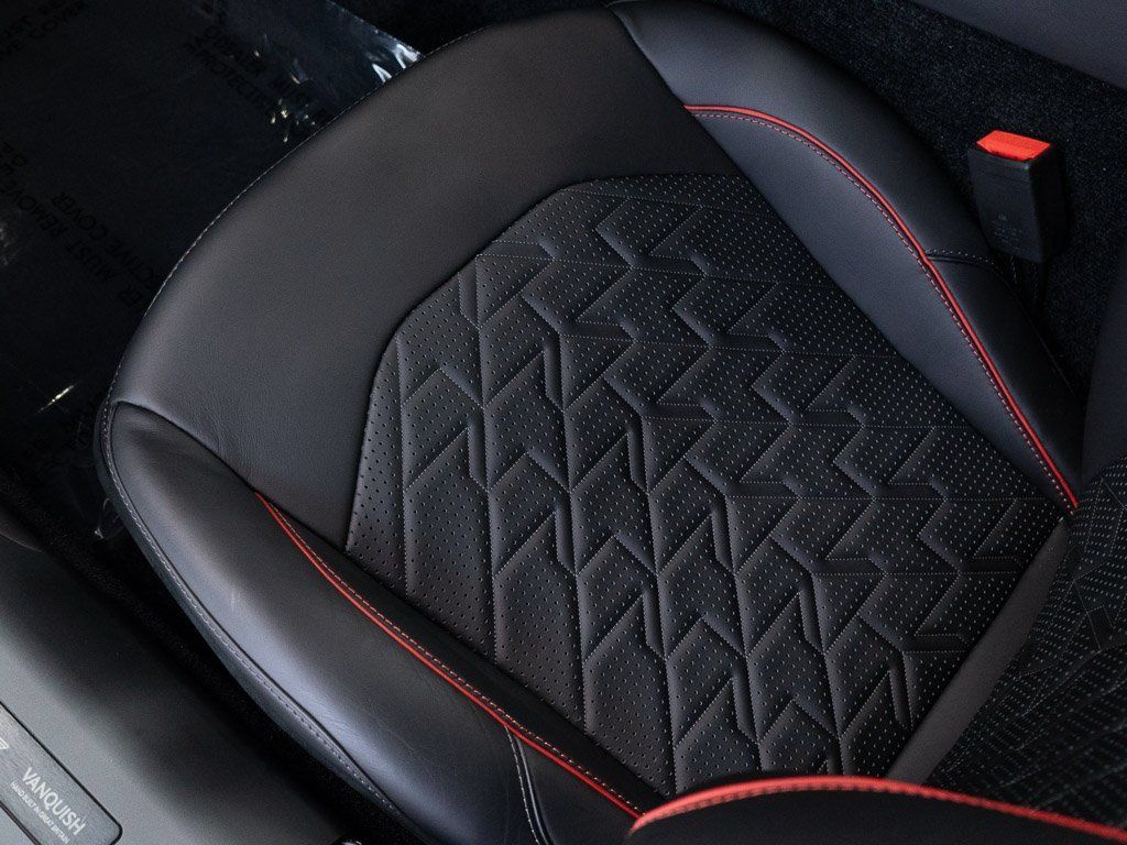 Used 2025 Aston Martin Vanquish RWD image 20