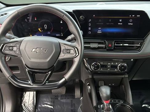 Used 2025 Chevrolet TrailBlazer RS w/ Convenience Package FWD image 10
