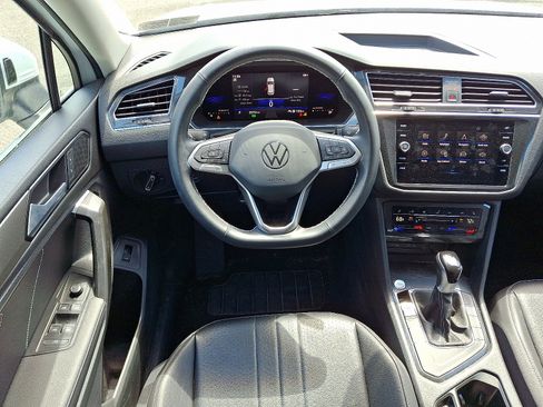 Used 2022 Volkswagen Tiguan SE FWD image 11