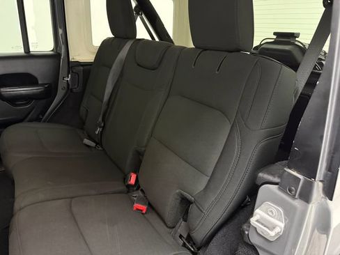 Used 2019 Jeep Wrangler Unlimited Sport S AWD/4WD image 35