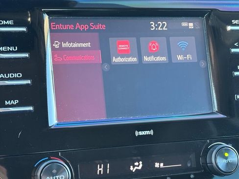 Used 2020 Toyota Camry SE image 21