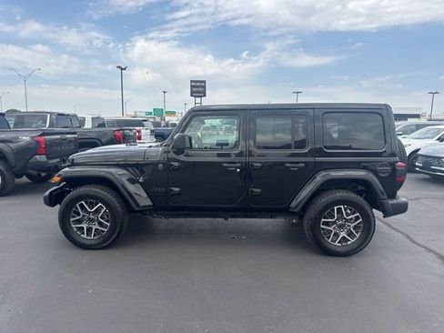 Used 2025 Jeep Wrangler Unlimited Sahara AWD/4WD image 6