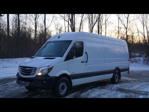 Used 2014 Freightliner Sprinter 2500 image 2